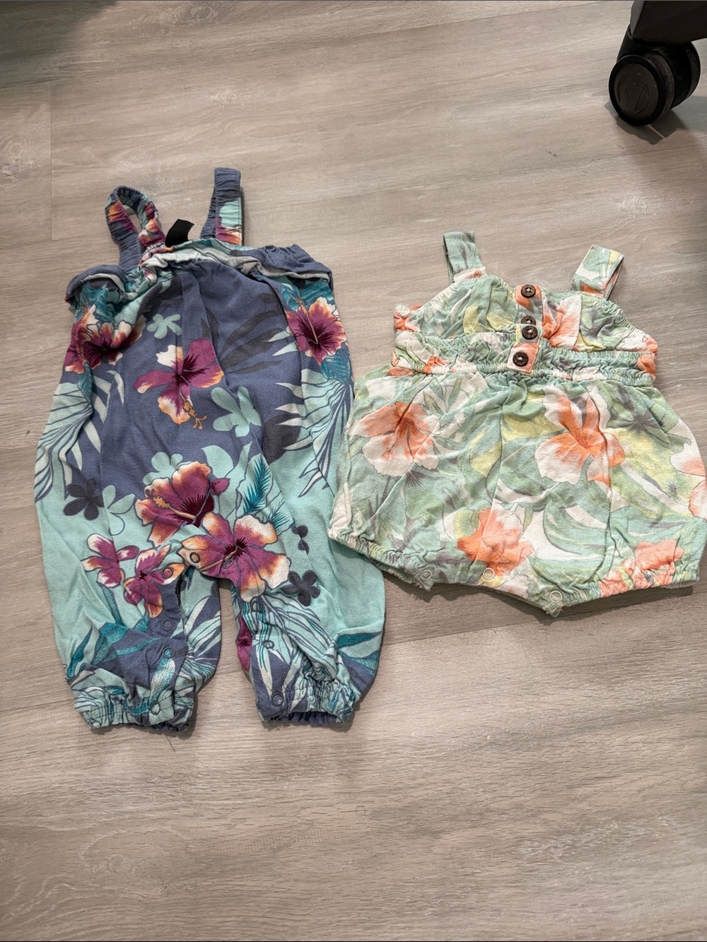 Volcom Floral Two-Piece Romper Set in Mint & Navy both size 3-6 months